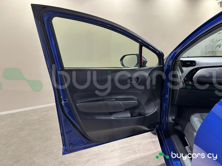 Toyota Aqua Синий