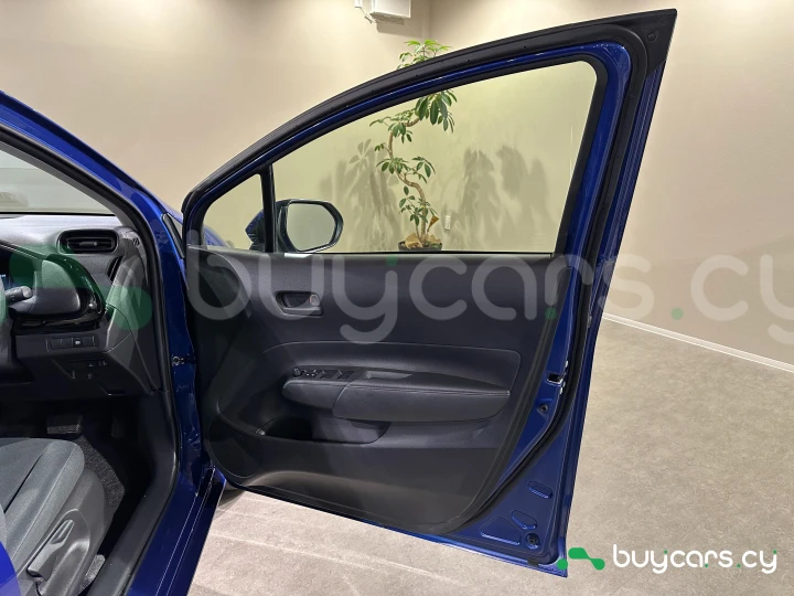 Toyota Aqua Синий