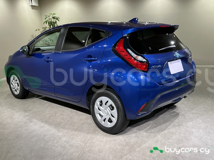 Toyota Aqua Синий