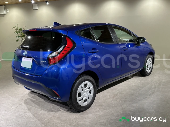 Toyota Aqua Синий