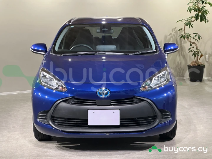 Toyota Aqua Синий