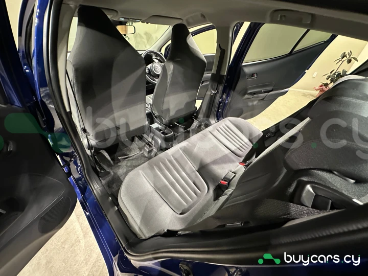 Toyota Aqua Синий