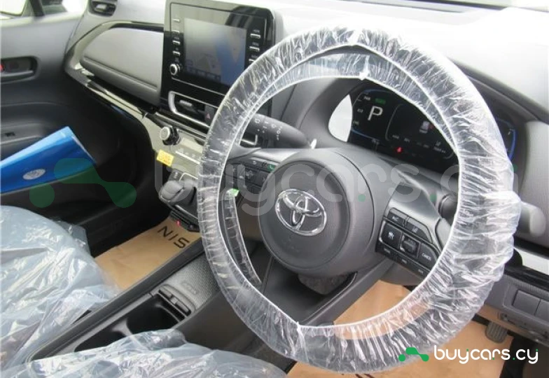 Toyota Aqua Белый