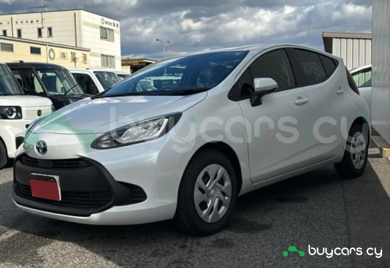 Toyota Aqua Белый