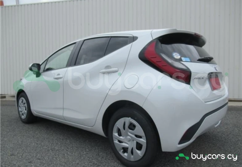 Toyota Aqua Белый