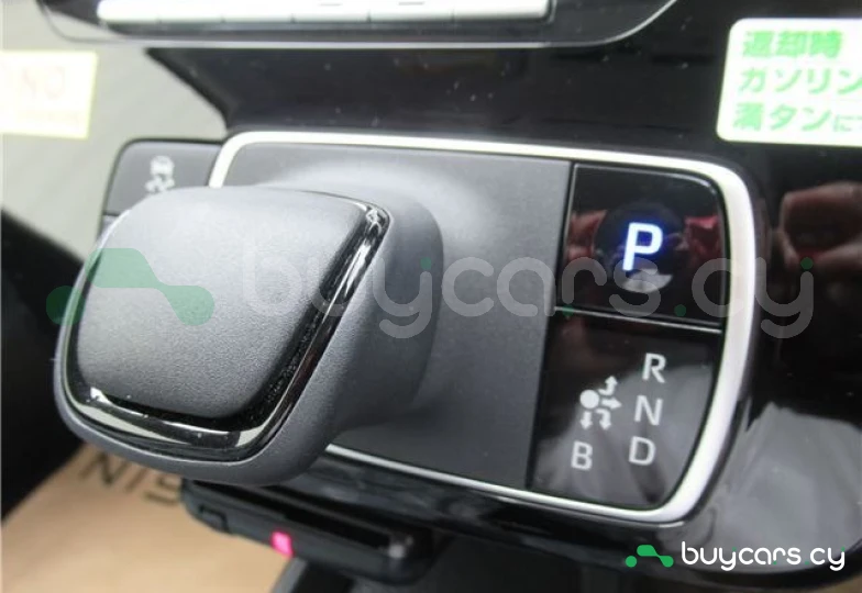 Toyota Aqua Белый