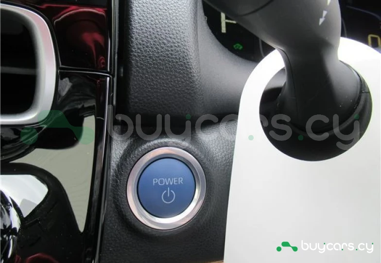 Toyota Aqua Белый