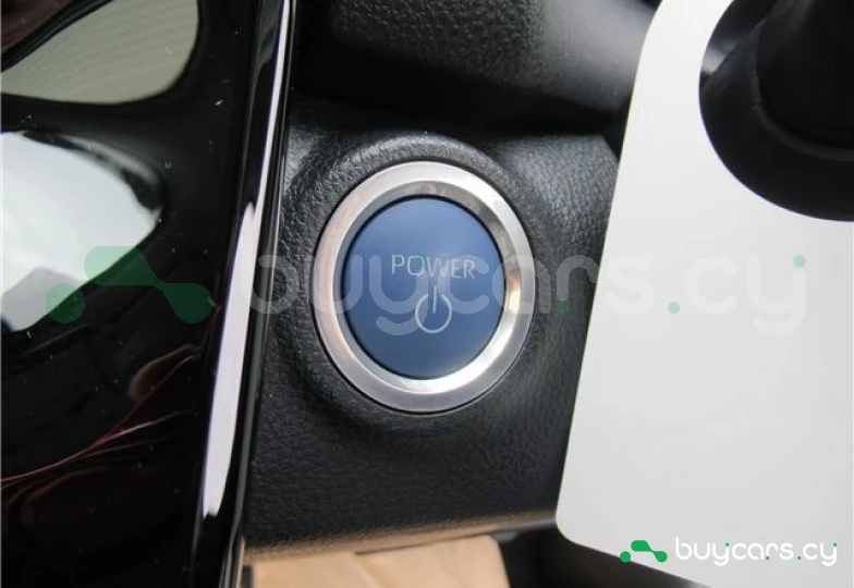 Toyota Aqua Белый