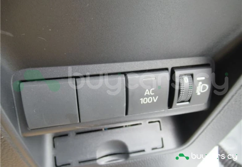 Toyota Aqua Белый