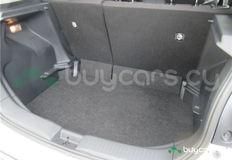 Toyota Aqua Белый