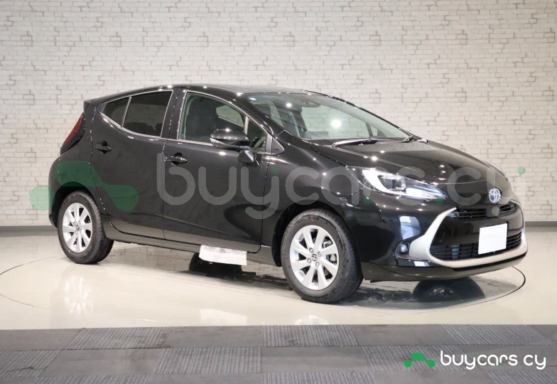 Toyota Aqua Черный