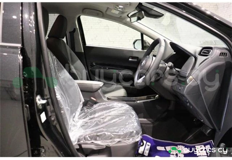 Toyota Aqua Черный