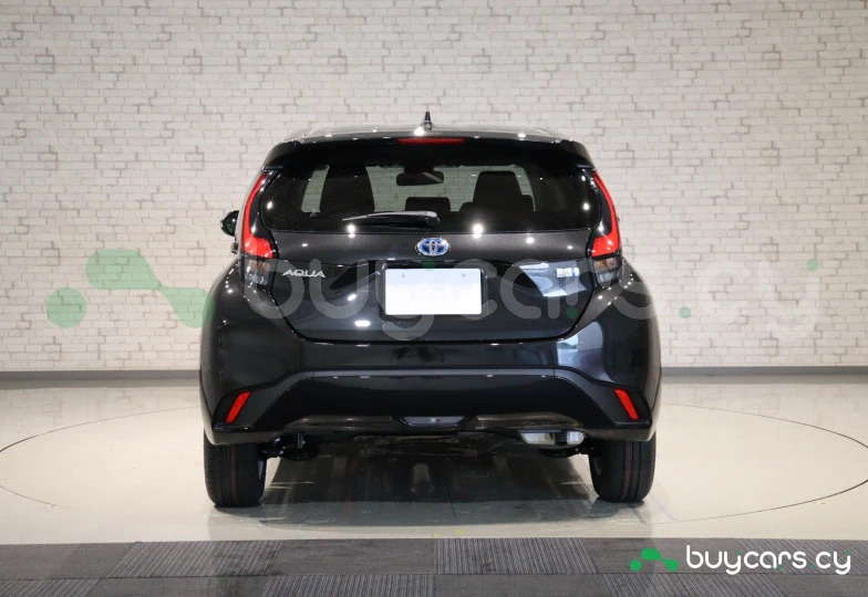 Toyota Aqua Черный