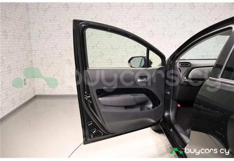 Toyota Aqua Черный