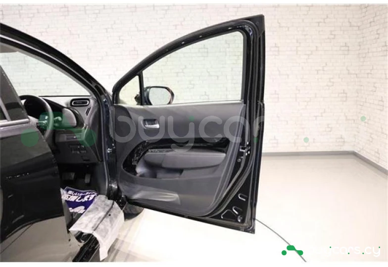 Toyota Aqua Черный