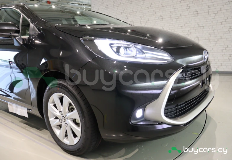 Toyota Aqua Черный
