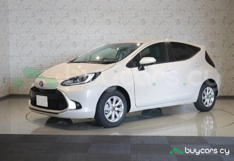 Toyota Aqua White