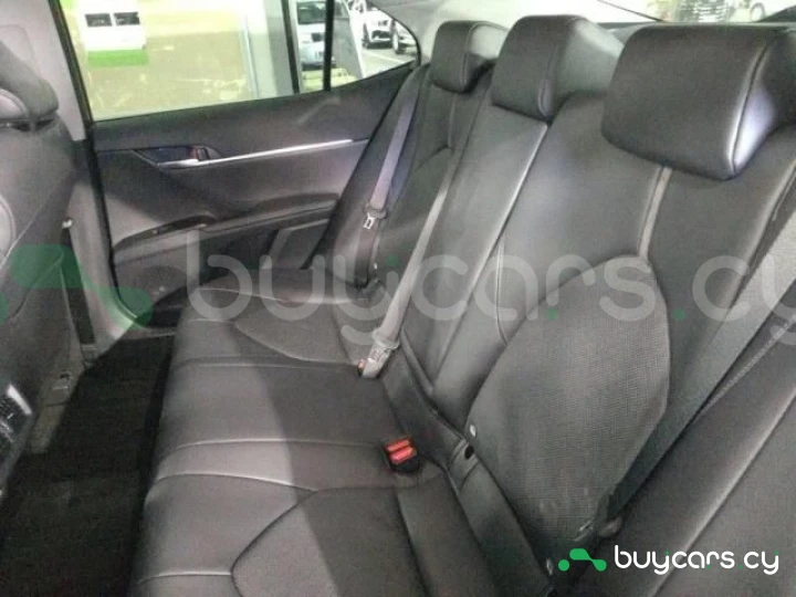 Toyota Camry Белый