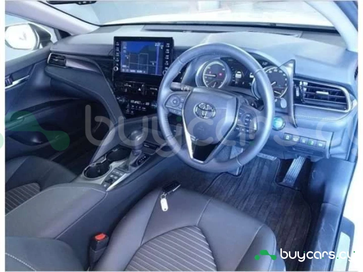 Toyota Camry Белый