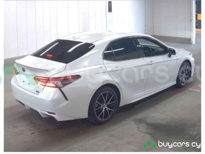 Toyota Camry Белый