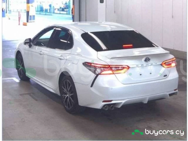 Toyota Camry Белый