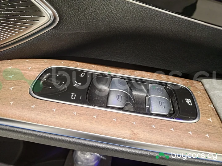 Mercedes EQS SUV White