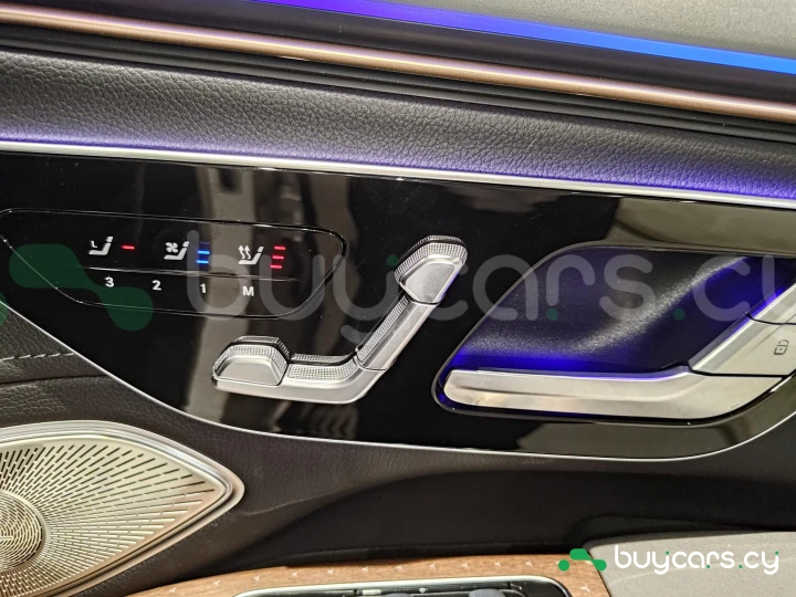 Mercedes EQS SUV White