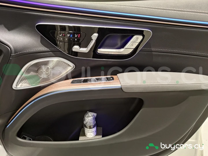 Mercedes EQS SUV White