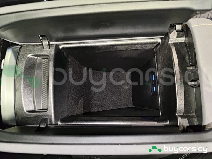 Mercedes EQS SUV White