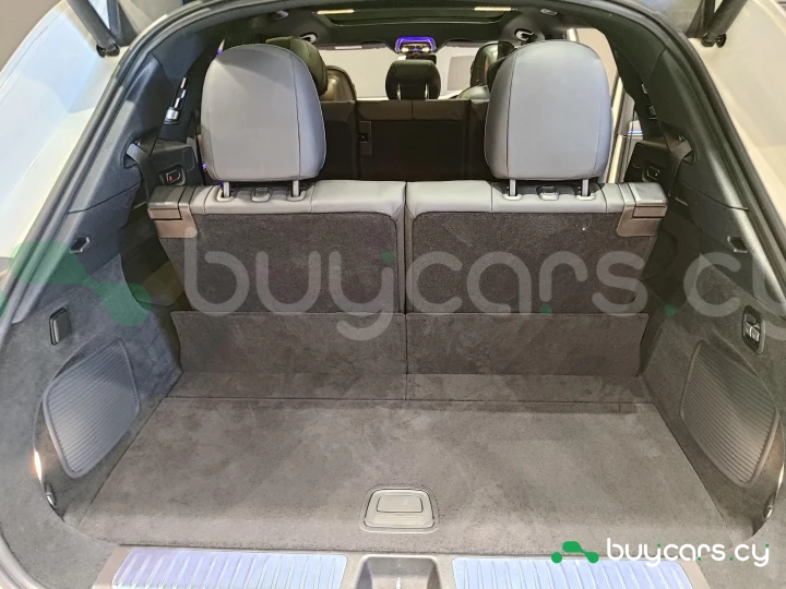 Mercedes EQS SUV White