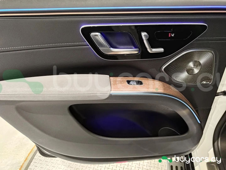 Mercedes EQS SUV White