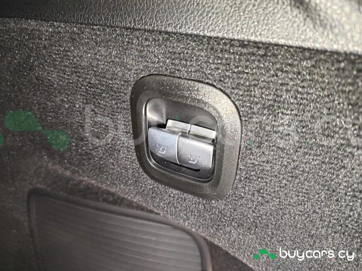 Mercedes EQS SUV White