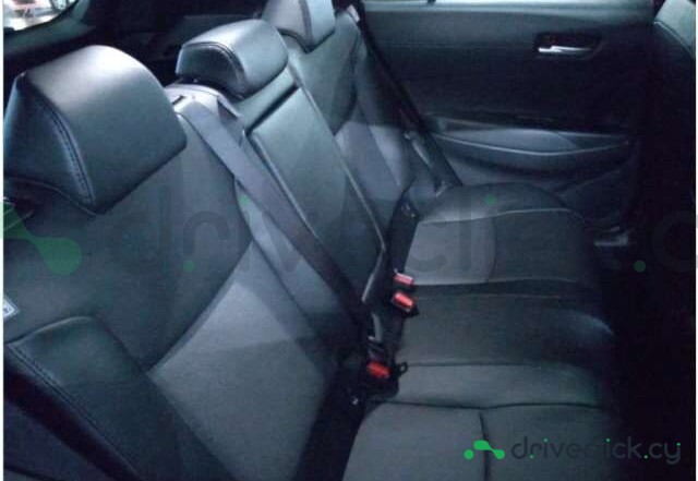 Toyota Corolla Cross Красный