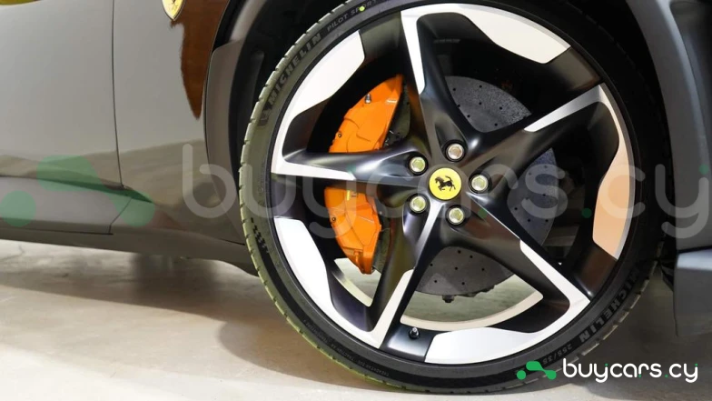 Ferrari Purosangue Черный