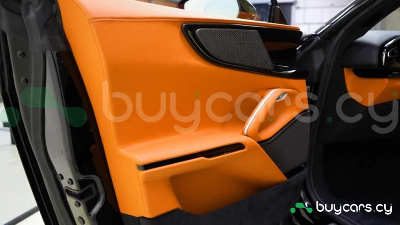 Ferrari Purosangue Черный