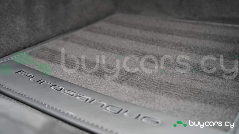 Ferrari Purosangue Черный