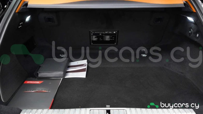 Ferrari Purosangue Черный