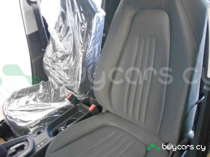 Toyota Yaris Cross Бежевый