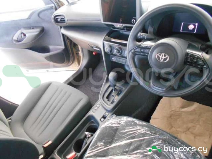 Toyota Yaris Cross Бежевый