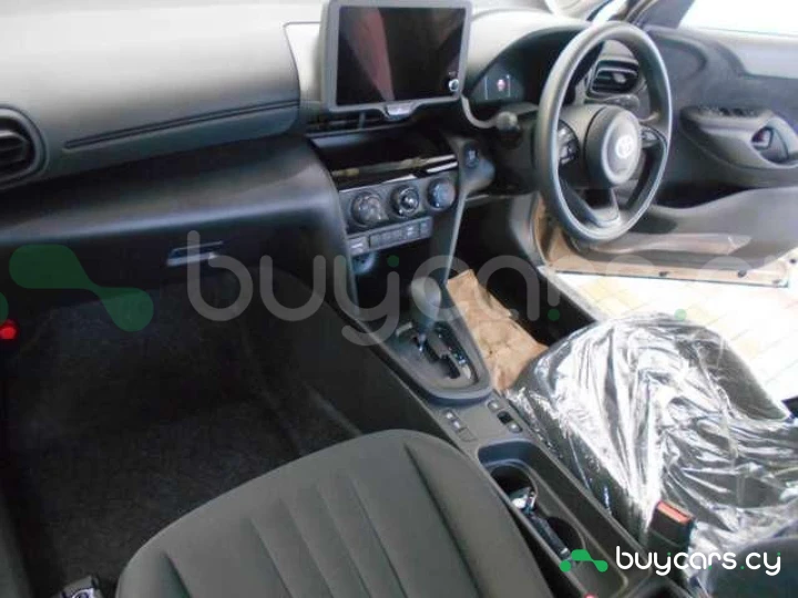 Toyota Yaris Cross Бежевый