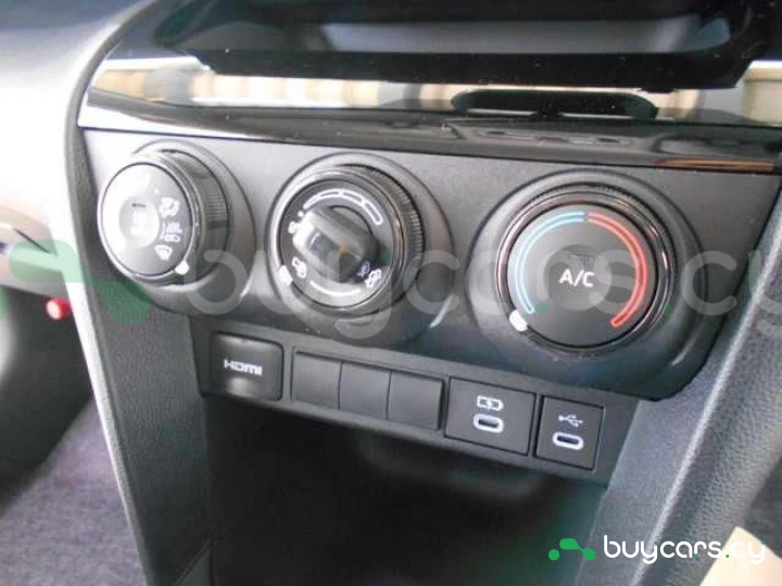 Toyota Yaris Cross Бежевый