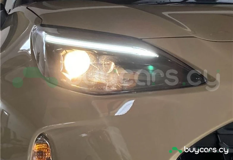 Toyota Yaris Cross Beige