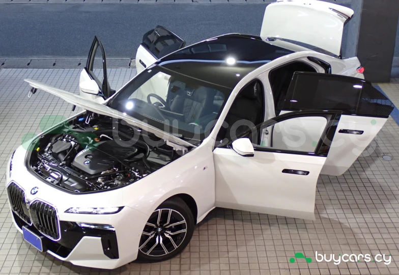 BMW 7 series Белый
