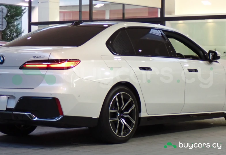BMW 7 series Белый