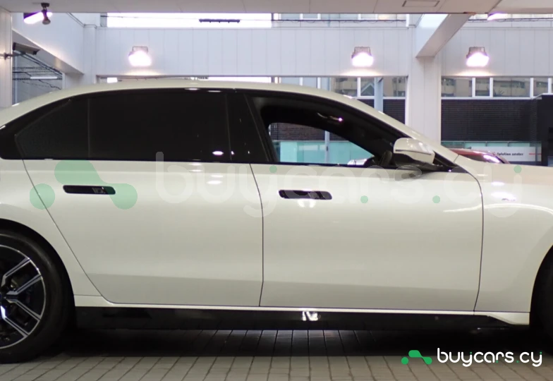 BMW 7 series Белый