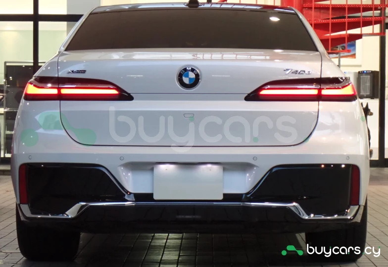 BMW 7 series Белый