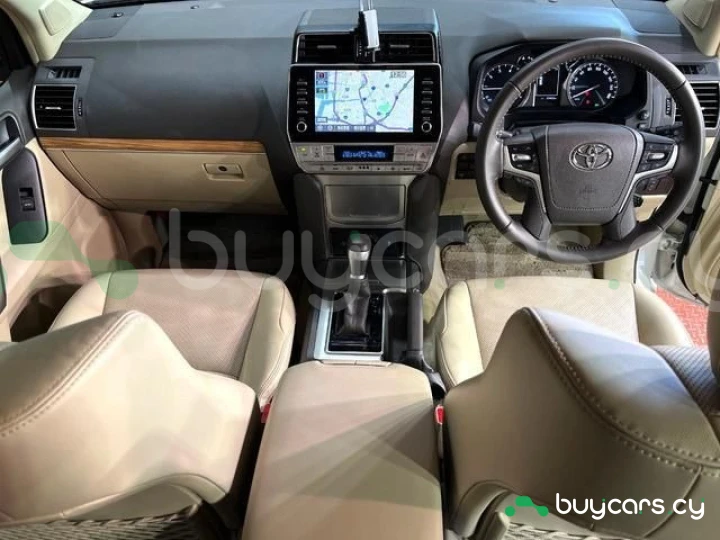 Toyota Land Cruiser Prado Белый