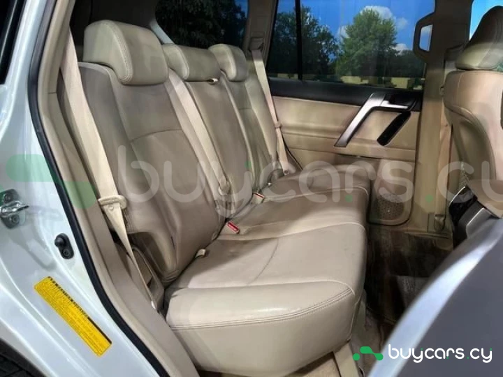 Toyota Land Cruiser Prado Белый