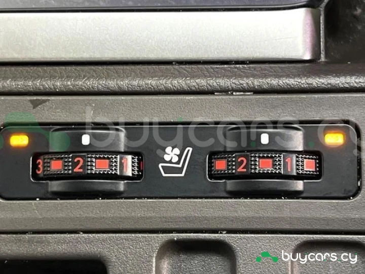 Toyota Land Cruiser Prado Белый