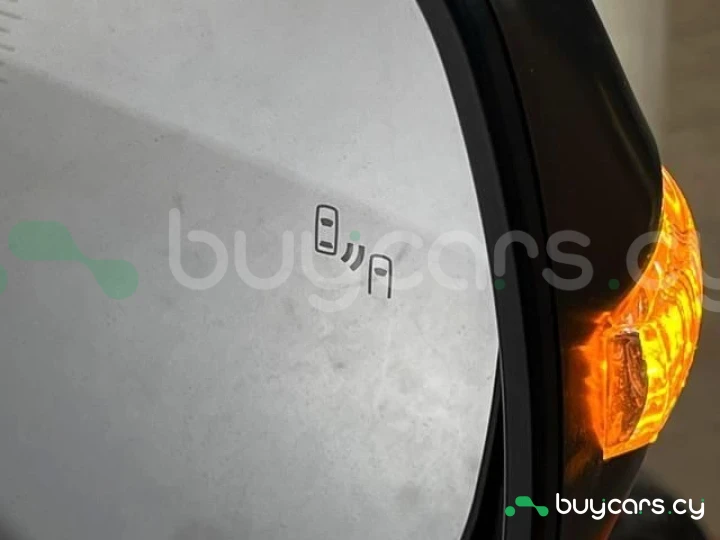 Toyota Land Cruiser Prado Белый